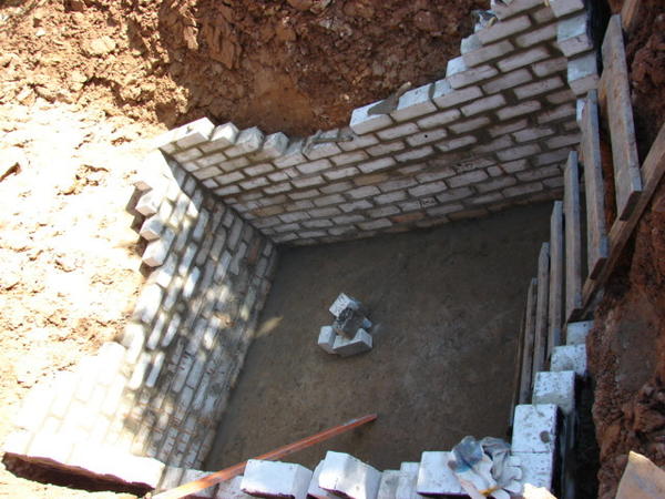 Постройка погреба на даче