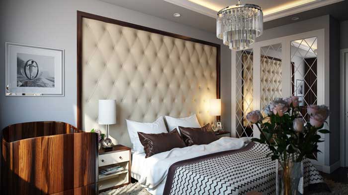 Дизайн интерьера небольшой спальни. Серые стены и подушки шоколадного цвета