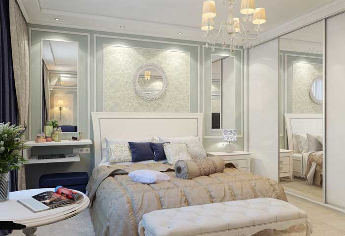 Большая белая кровать в классическом стиле в спальне. Фото 10