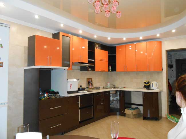 Дизайн кухни оранжевый с венге. фото 7