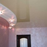 Дизайн комнаты с натяжным потолком с подсветкой точечной