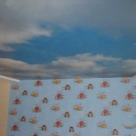 Натяжной потолок облака парящий в детской спальне
