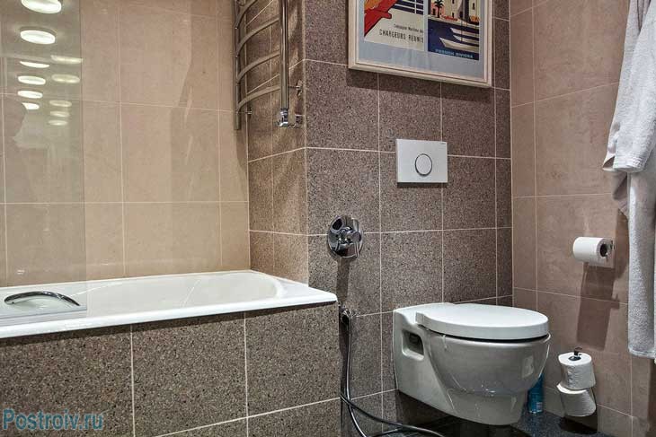 Красивая и современная отделка ванной комнаты керамогранитом