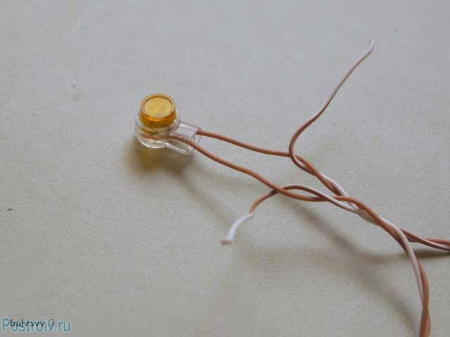 Соединение тонких проводов специальным зажимом - Фото