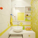 Сочетание желтого и белого в интерьере ванной комнаты. Фото