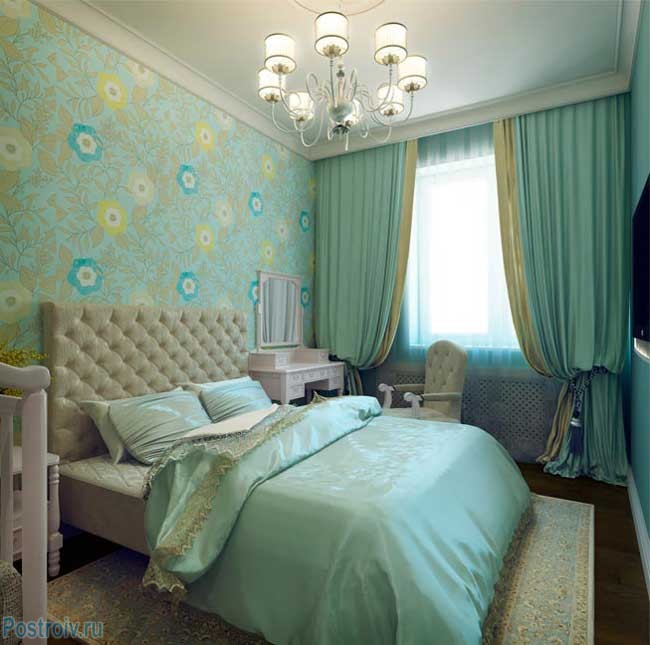 Бирюзовая спальня с детской кроваткой в английском стиле. Фото