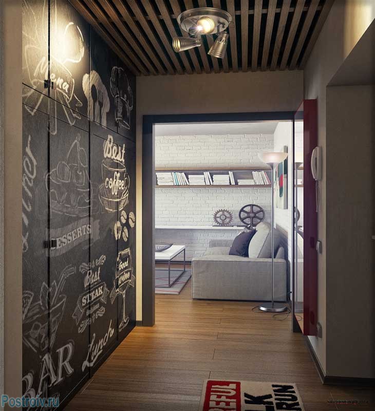 Коридор в однокомнатной квартире в современном стиле. Потолок в виде балок - Фото