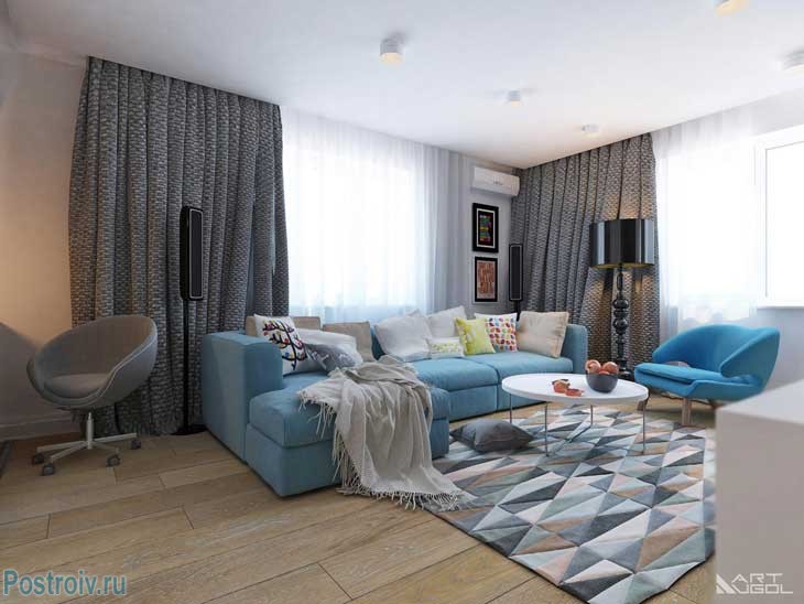 Дизайн 2 комнатной квартиры с голубым диваном. Фото