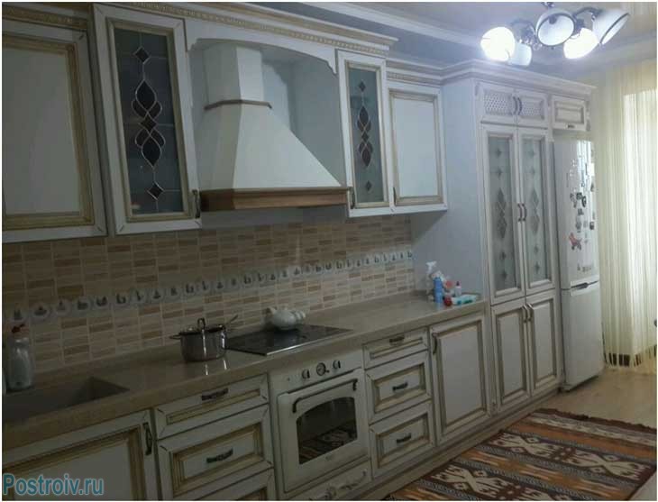 Белая кухня в стиле прованс. Фото
