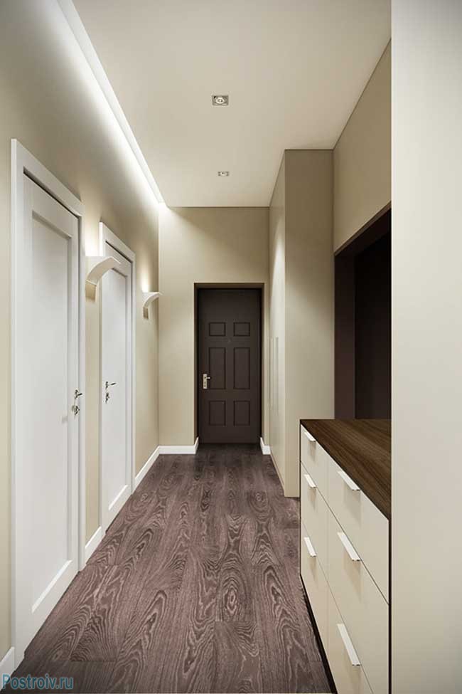 Темный ламинат в дизайне светлого коридора - Фото