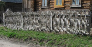 Плетеный забор своими руками (из веток и досок) Много пошаговых фото