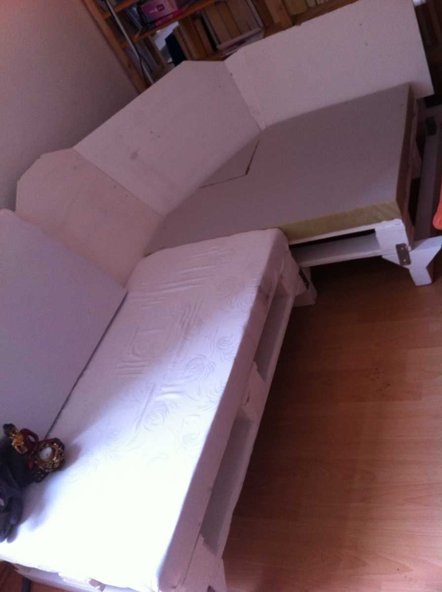 pallet-sofa-corner-upholstering-07