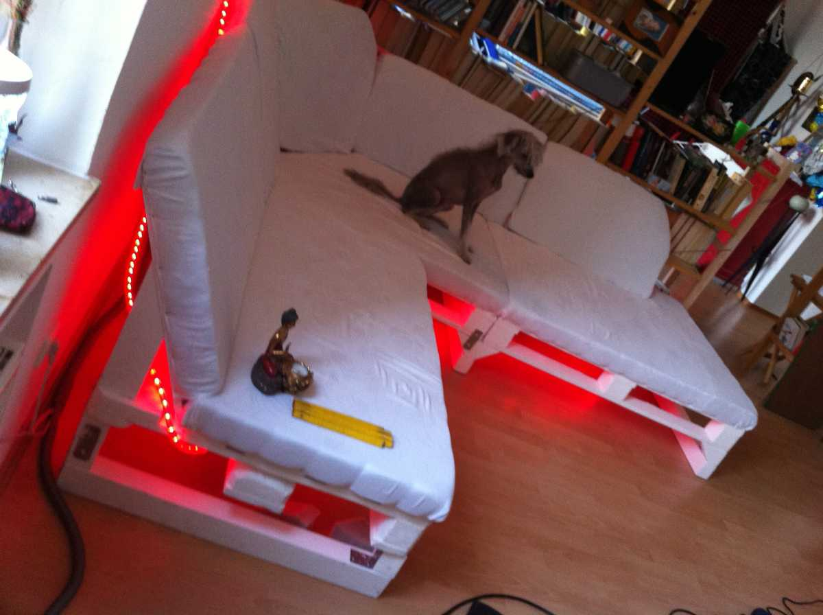 sofa-upholstering-finished-illuminated-08