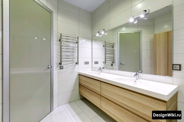 Дизайн ванной комнаты с двумя раковинами 