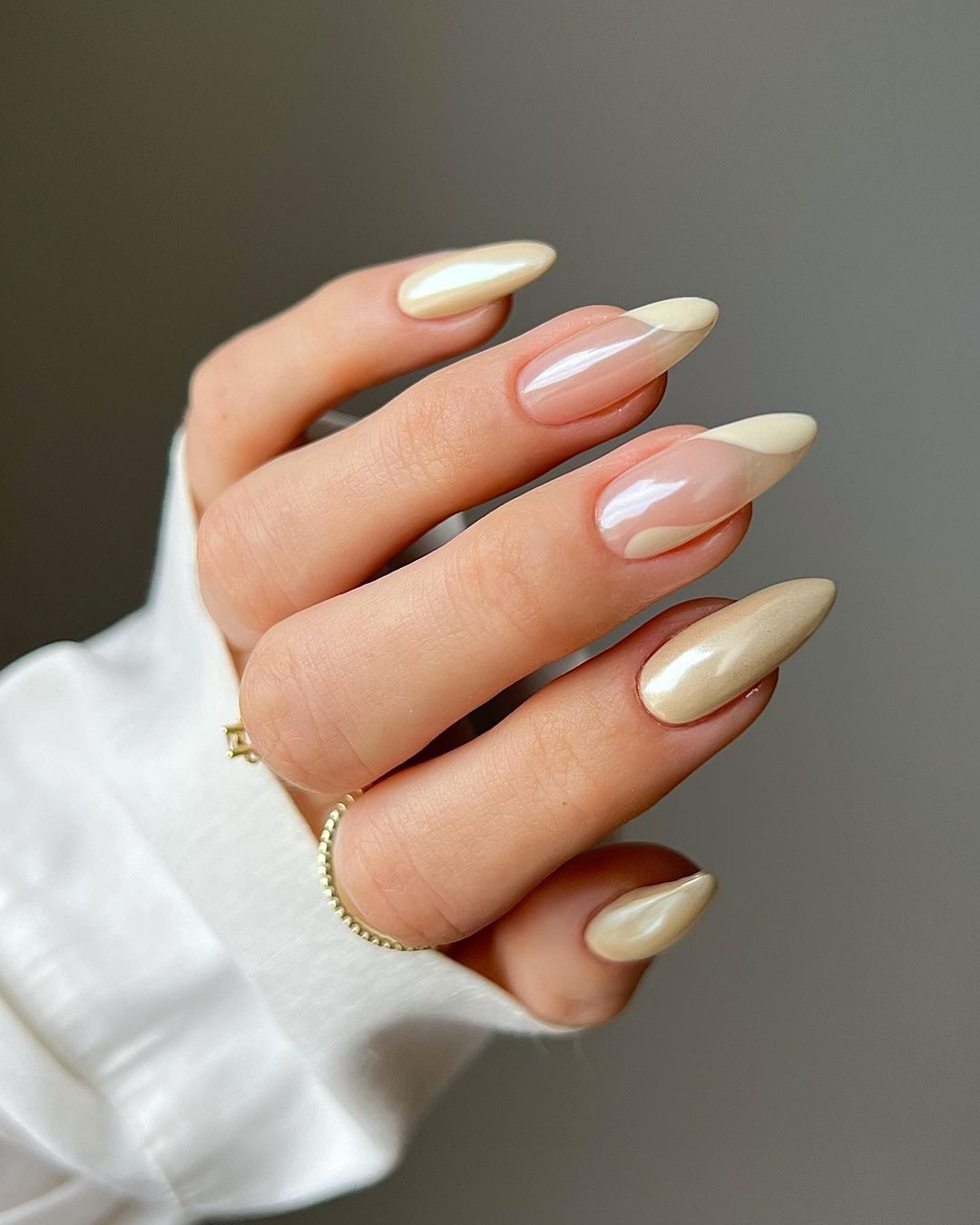 cliomakeup-vanilla-chrome-nails-6-7391321