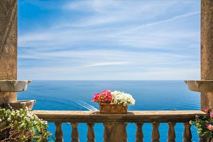 Балкон с видом :море цветок