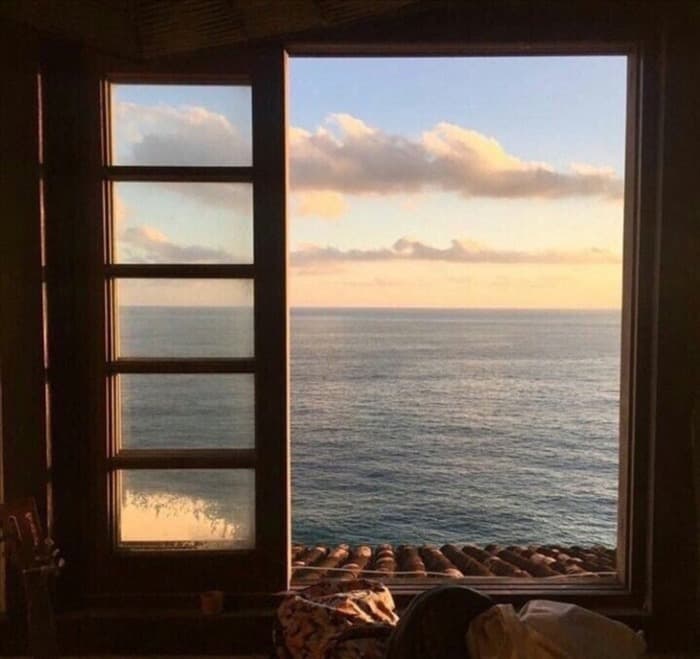 Окно с видом на море