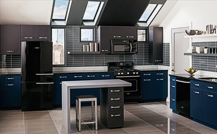 Кухня синяя с черным