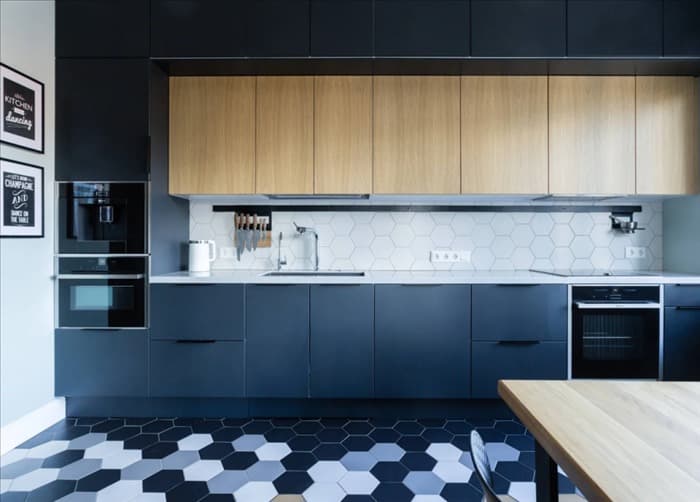 Темно синяя кухня в современном стиле
