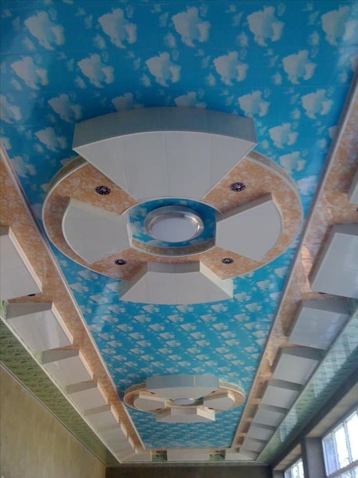 Фигурный потолок пластик