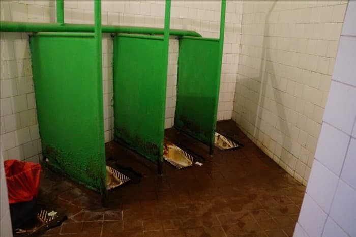 Советский общественный туалет