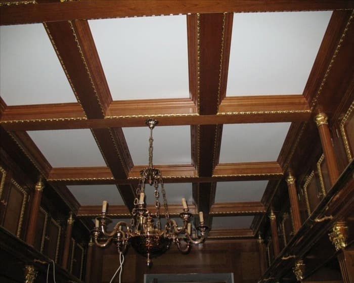Декоративный деревянный потолок