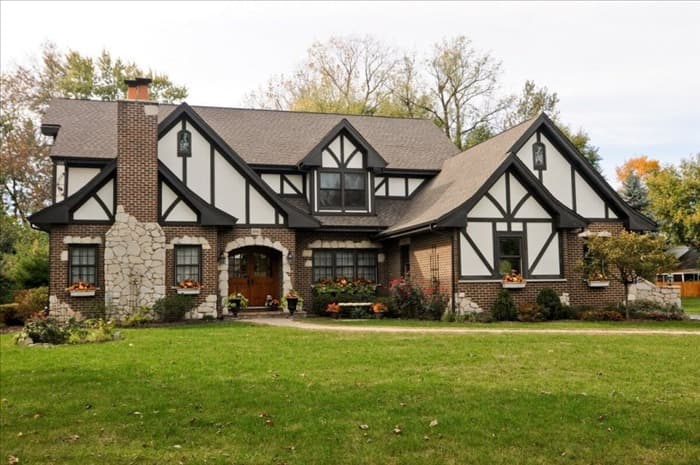 Стиль Тюдор (Tudor Revival Cottage)