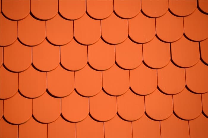 Дом с оранжевой черепичной крышей - 70 фото идей