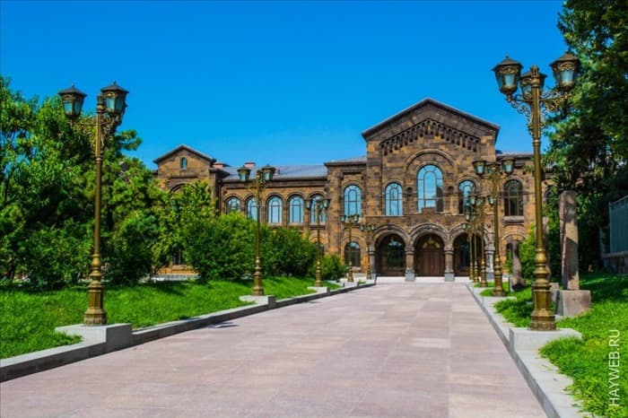Дом Католикоса армян в Эчмиадзине