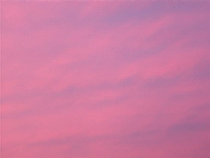 Розовое небо без облаков