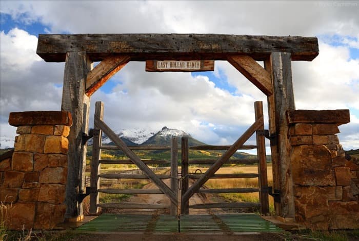 Ворота амбара фермы США 19 век