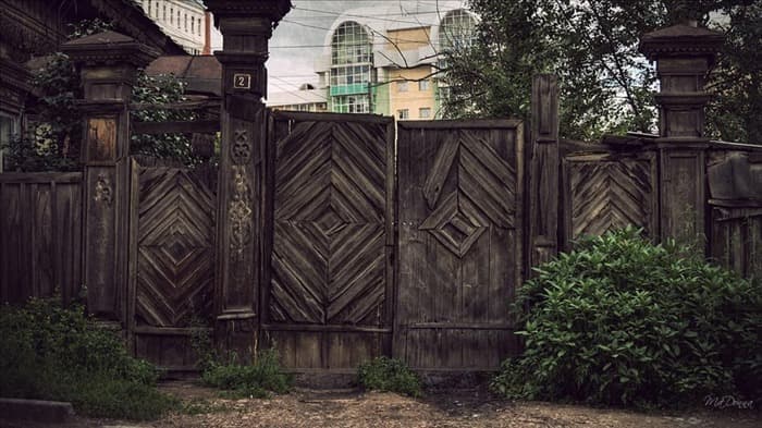 Забор в старинном стиле